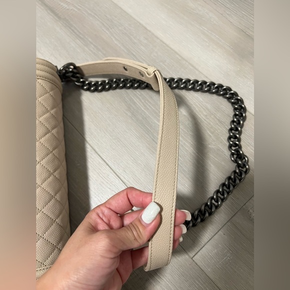 Chanel le boy new medium beige - Picture 15 of 15